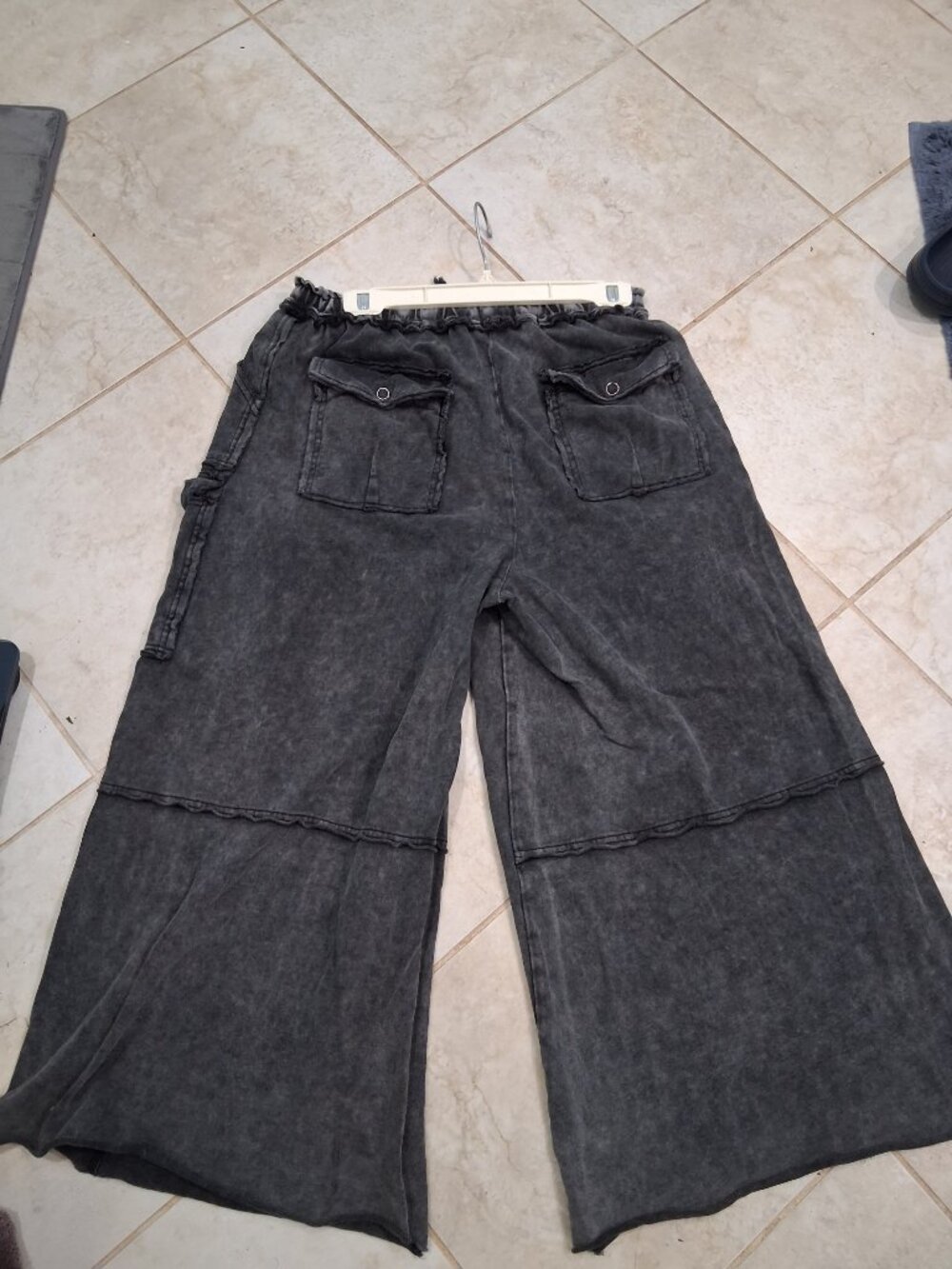 Like New Easel Large Wide Leg Pants - Picture 5 of 6